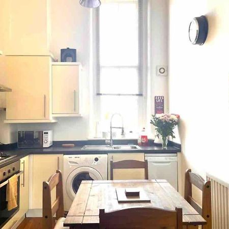 2 Bed Self Contained Apartment Wrexham Exterior foto